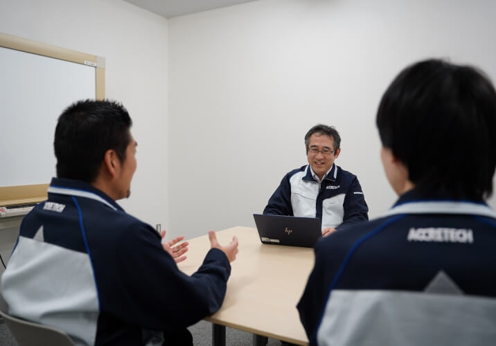 会議室での打合せ